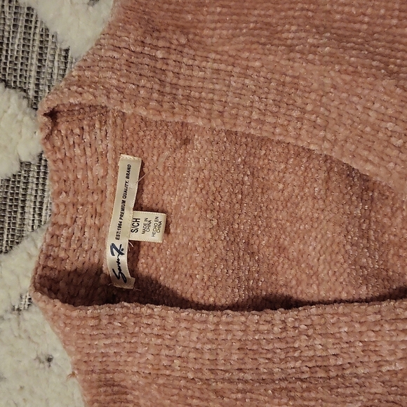 Sweater - Picture 4 of 5